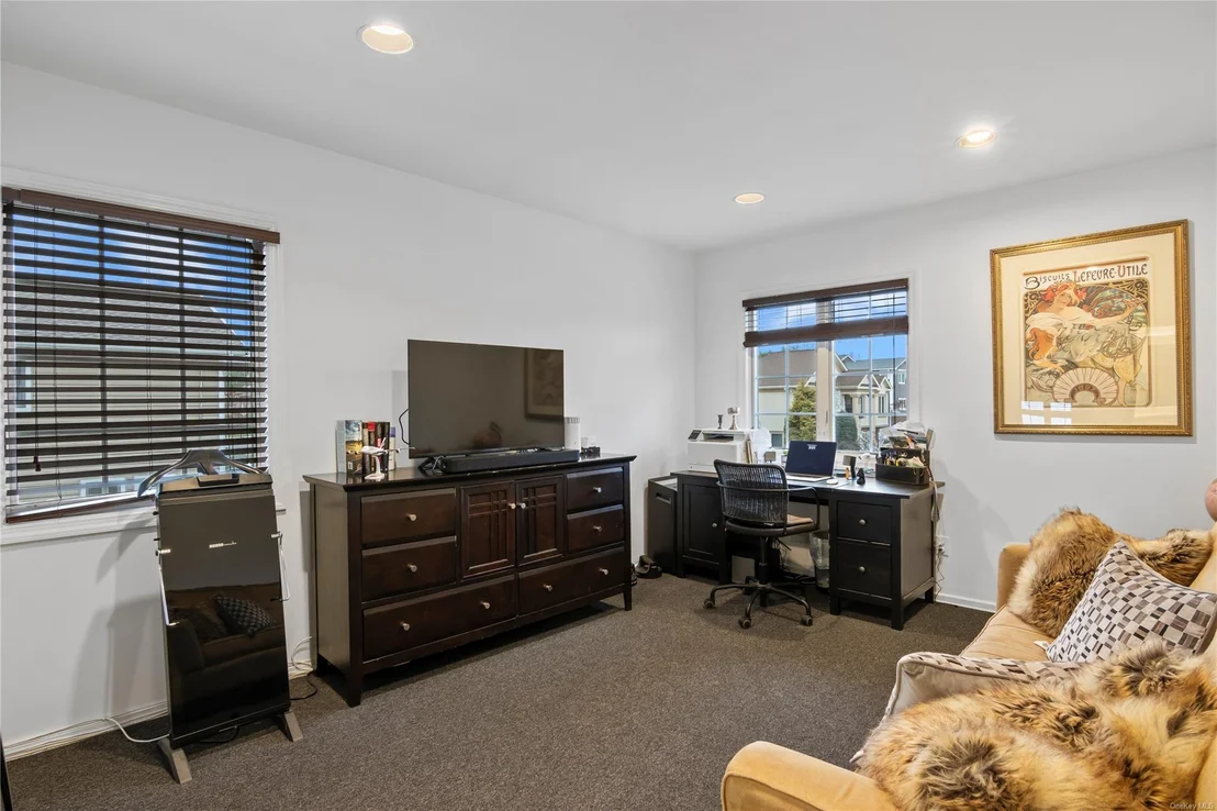Photo of 25 Saratoga Drive