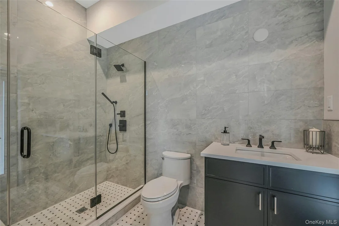 Photo of 107 Cedar Swamp Road