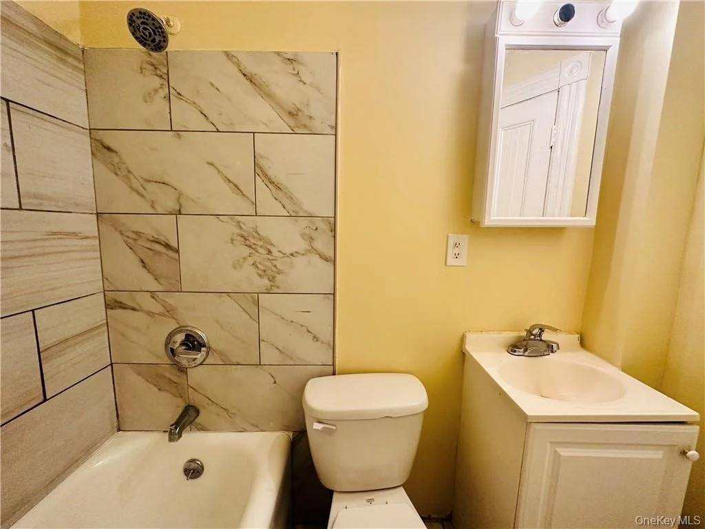 Photo of 32 Hooker Avenue
