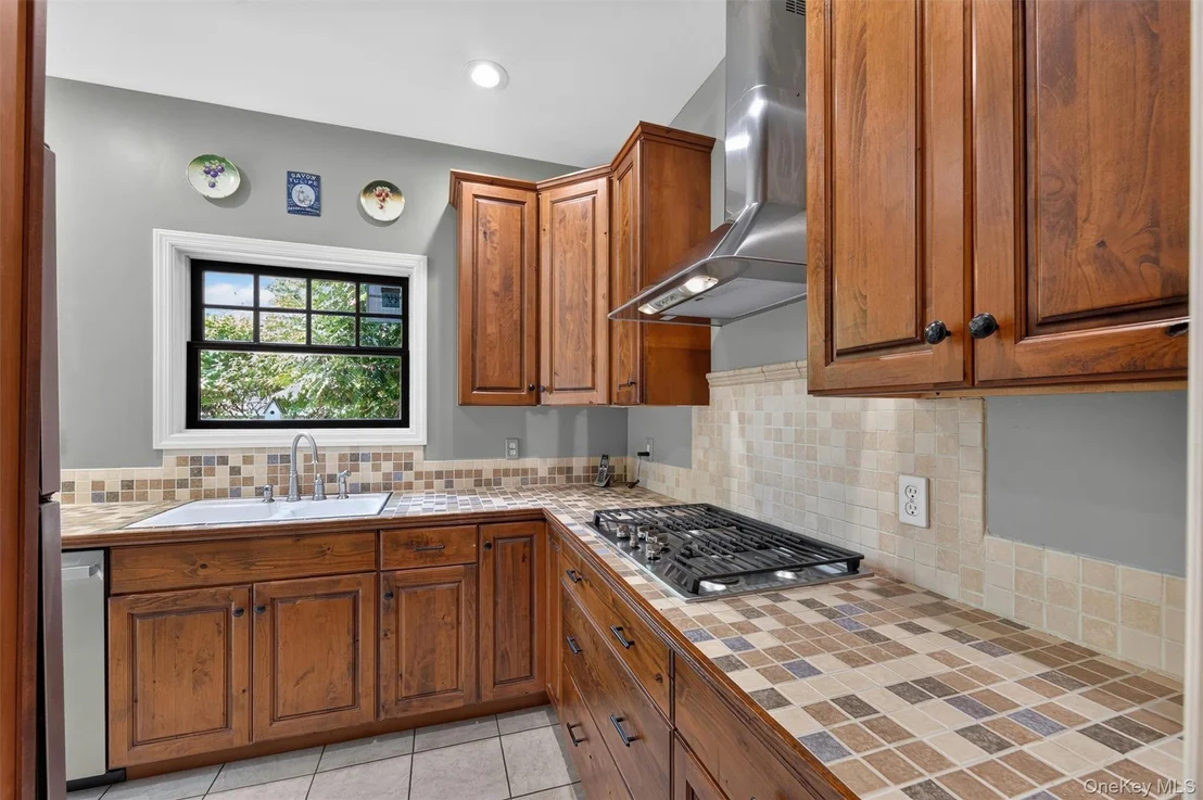 Photo of 708 Kossuth Place