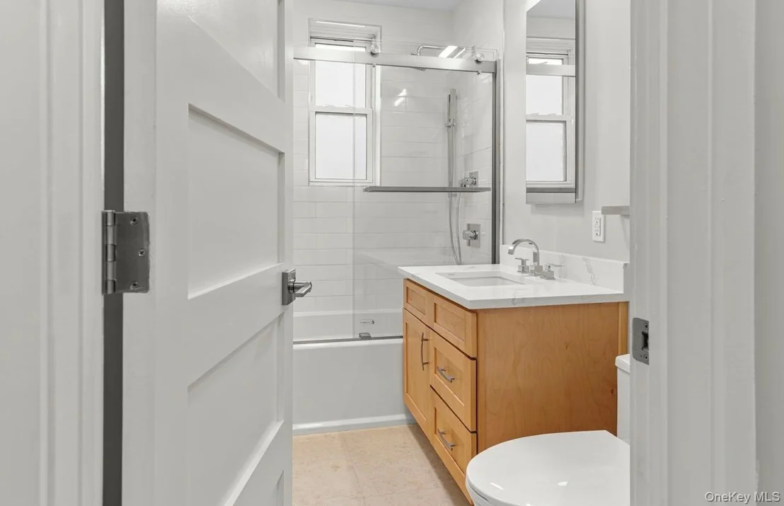 Photo of Unit 3D at 1133 Midland Avenue