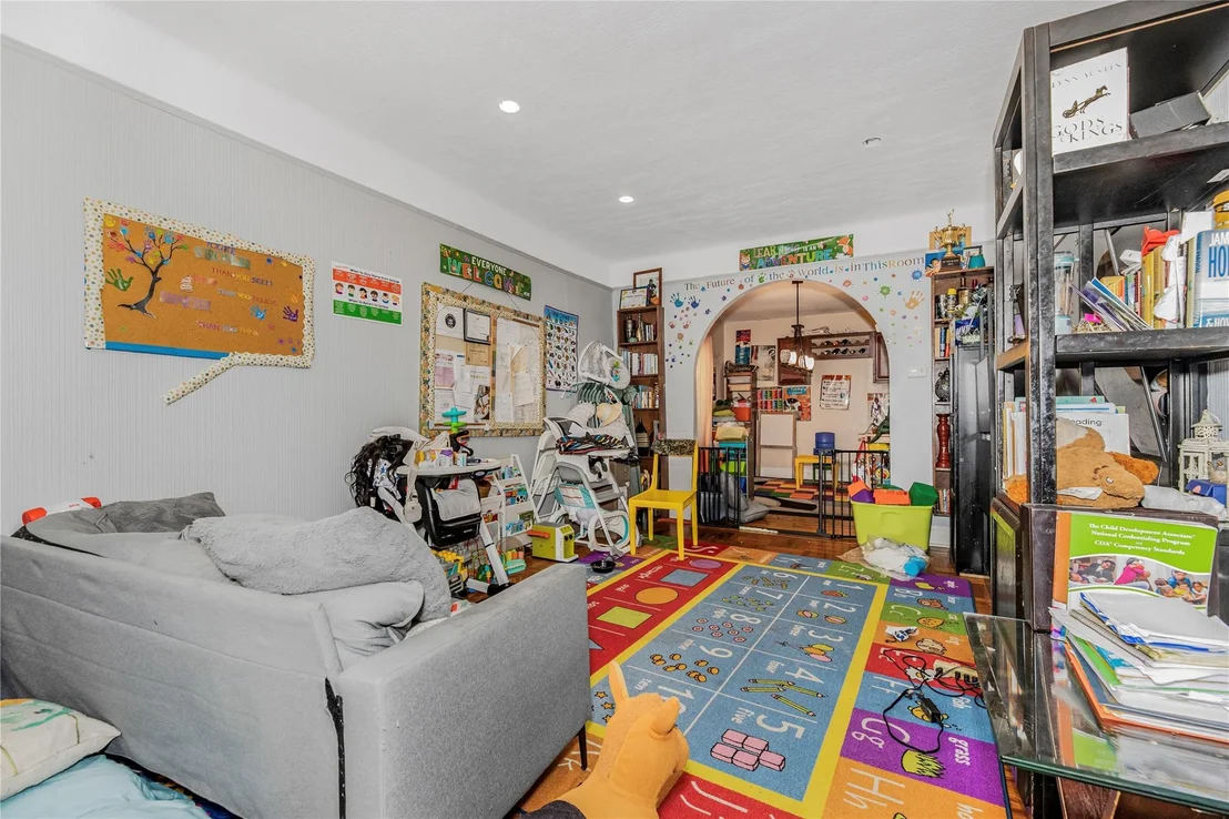Photo of 4101 Paulding Avenue