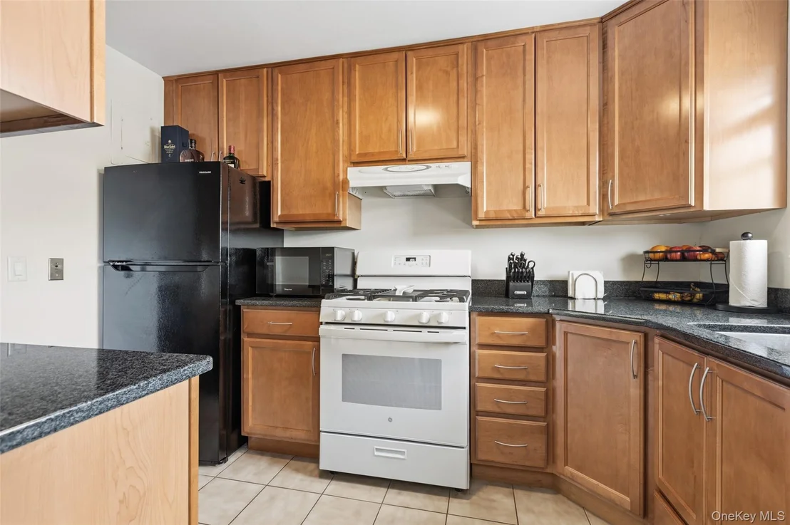 Photo of Unit F3 at 1879 Crompond Road