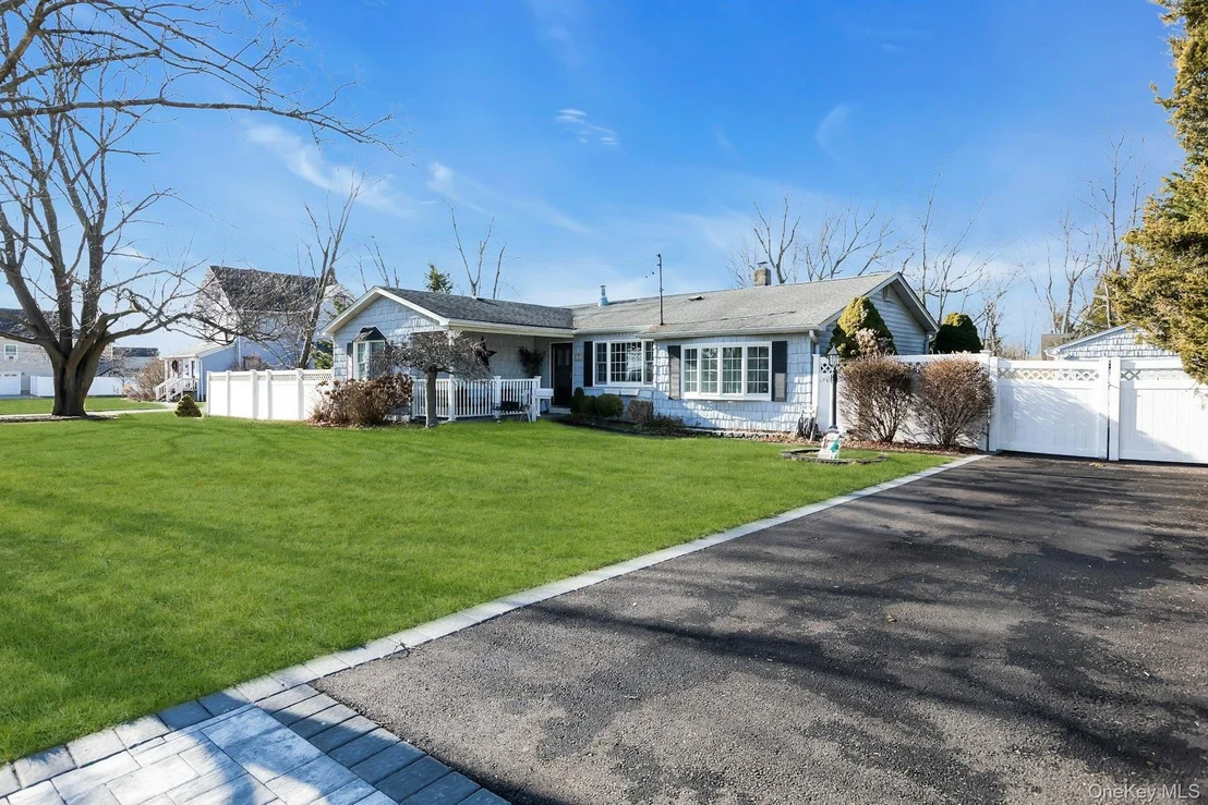 Photo of 358 Rider Avenue