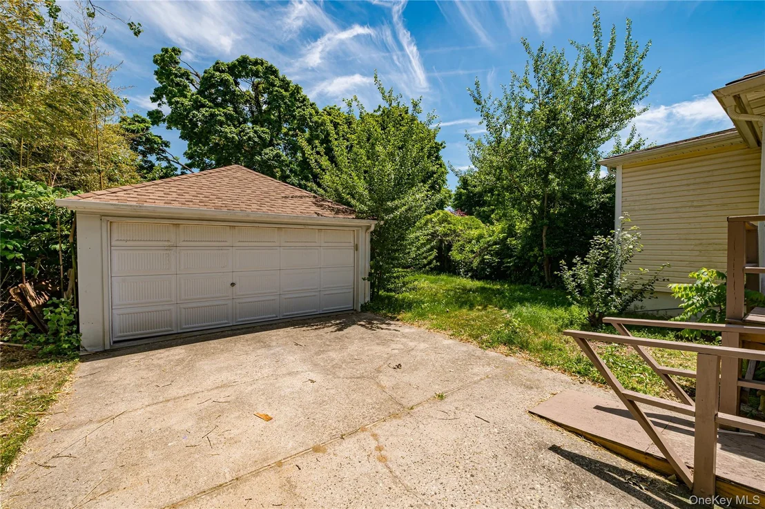 Photo of 129 Bay Avenue
