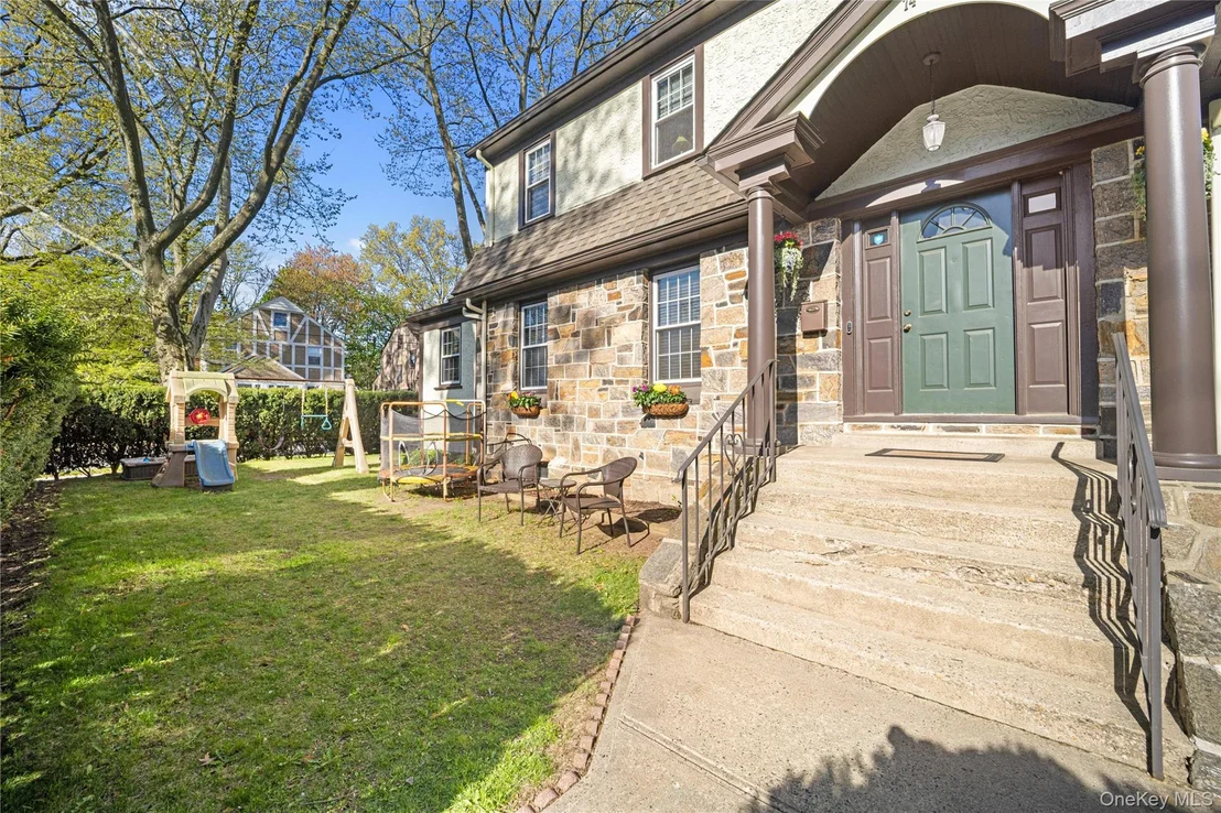 Photo of 74 Central Parkway