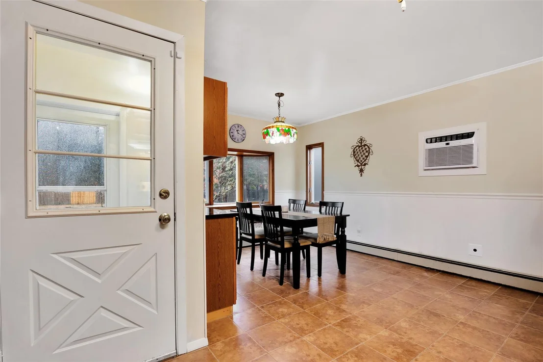 Photo of 40 Maple Avenue