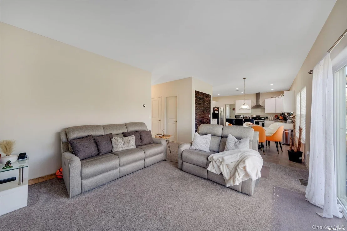 Photo of 7 Pondview Circle