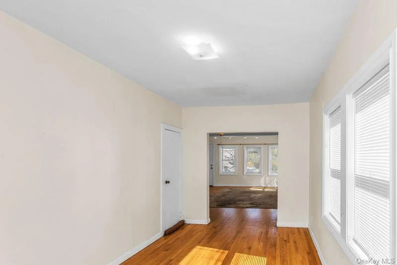 Photo of 548 E Broadway