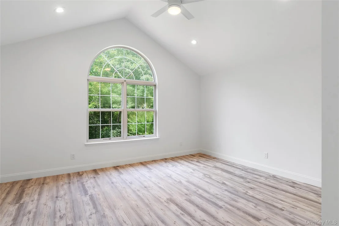 Photo of 132 Benefield Boulevard