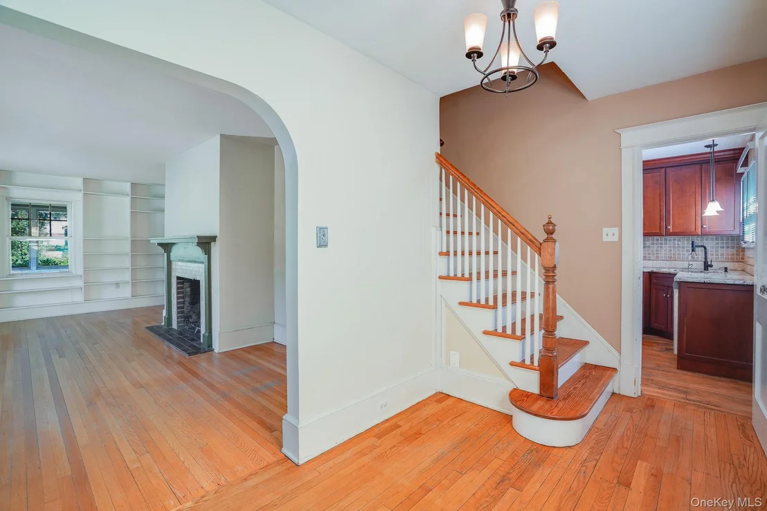 Photo of 170 Hooker Avenue