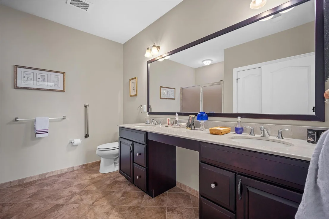 Photo of 521 Regency Drive