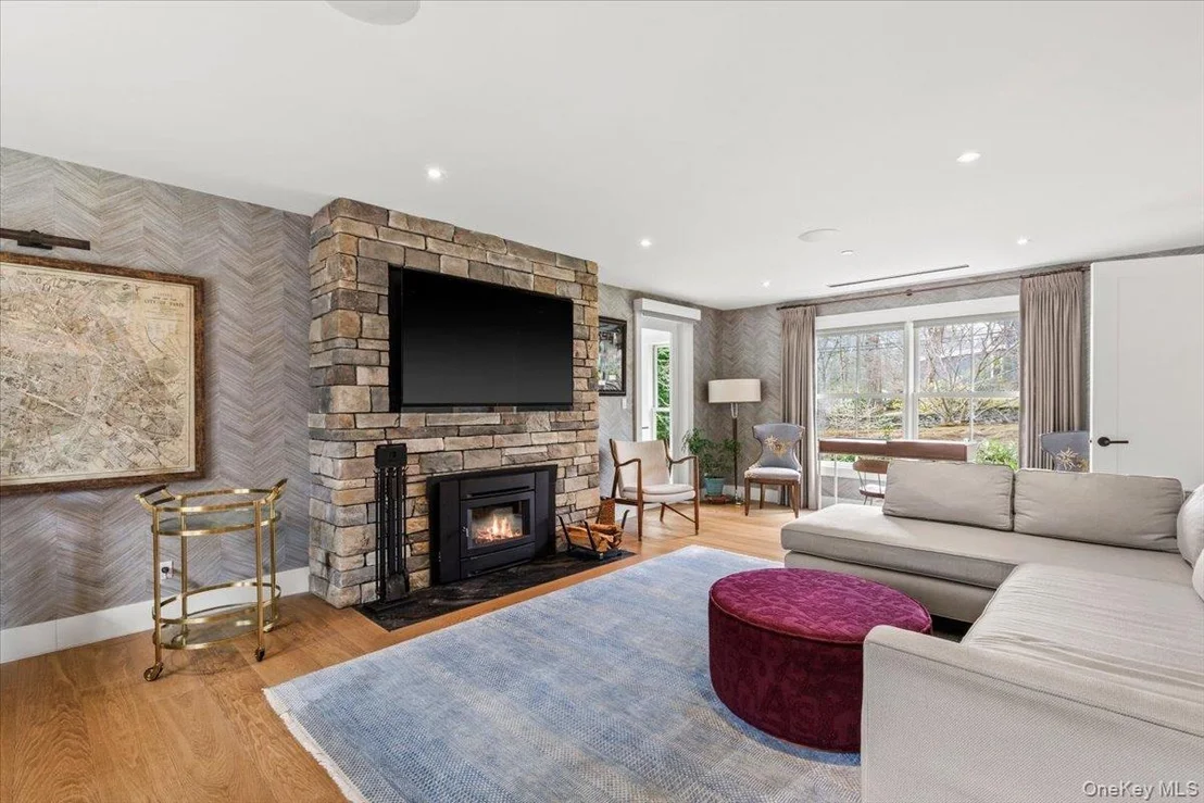 Photo of 28 Winfield Avenue