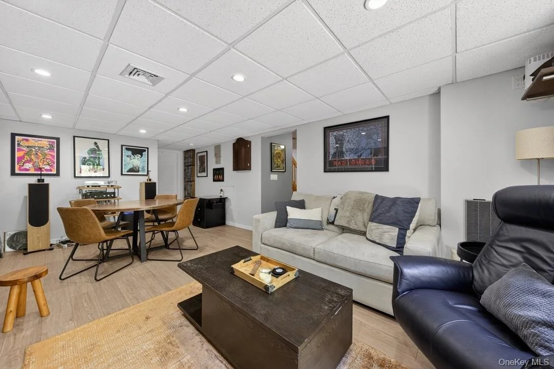 Photo of 305 Oak Lane