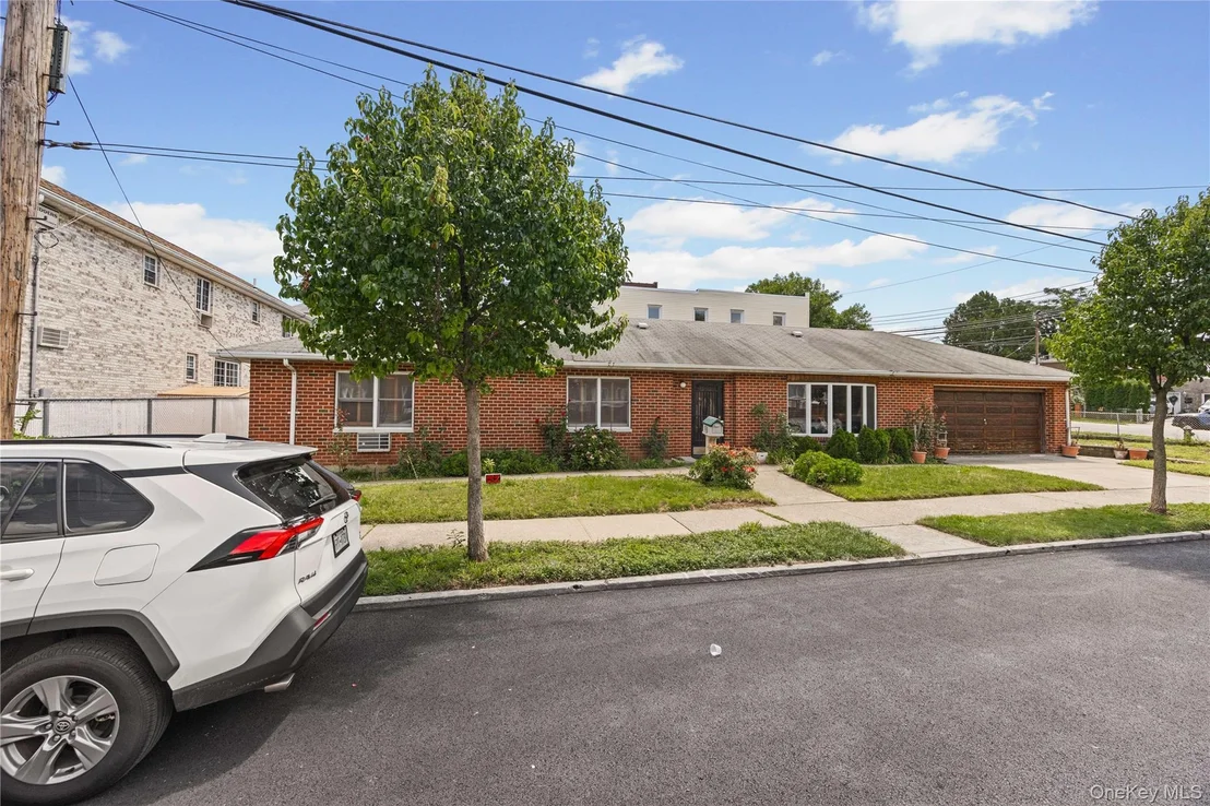Photo of 900 Vincent Avenue