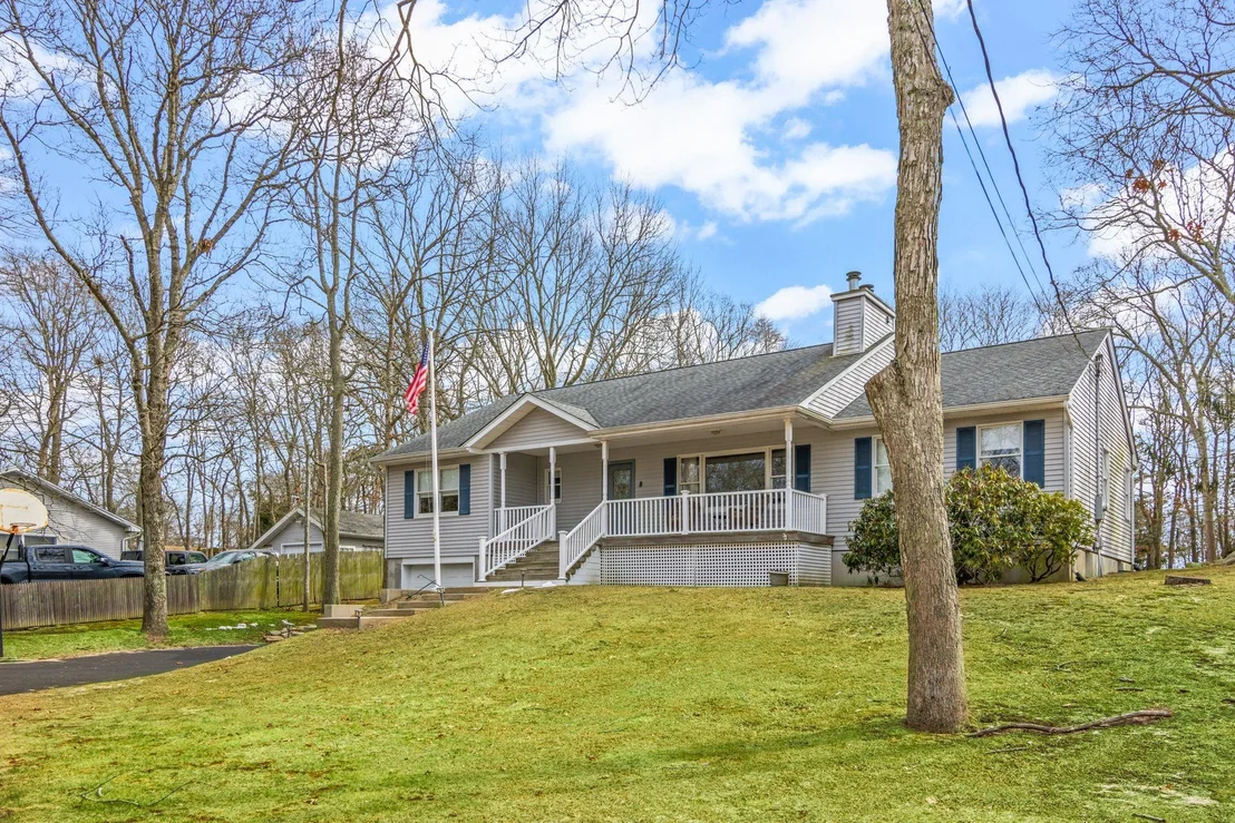 Photo of 8 Rolling Woods Lane