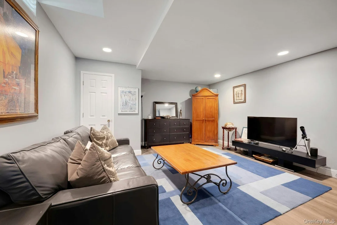 Photo of 34 Eagle Court