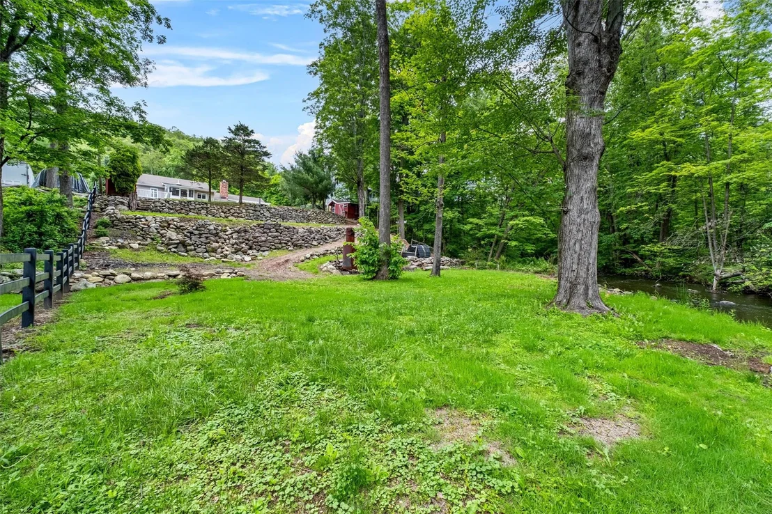 Photo of 440 Sprout Brook Road