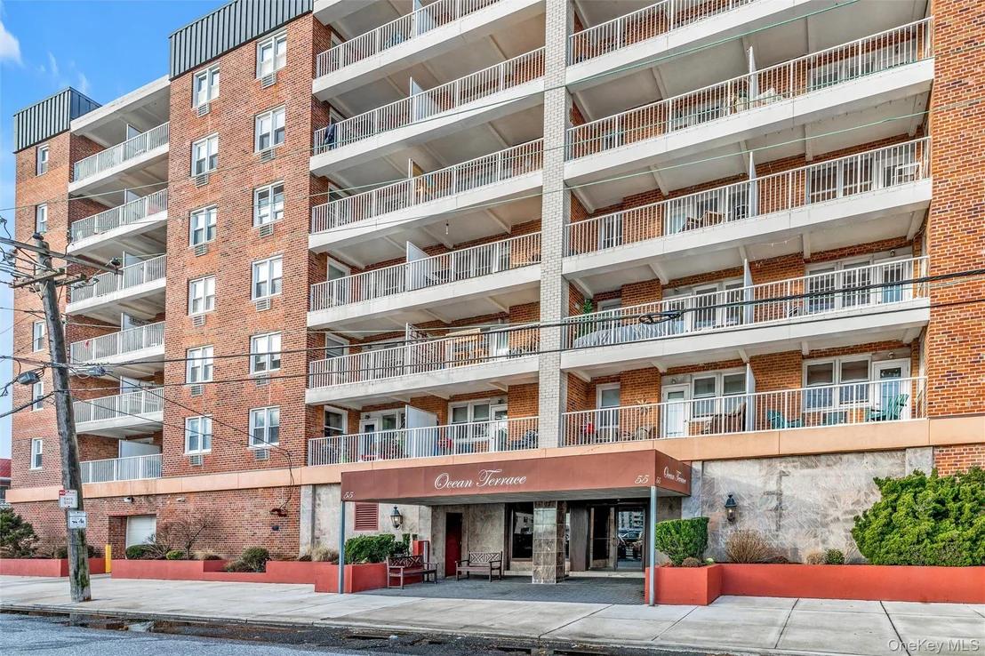 Photo of Unit 4E at 55 Monroe Boulevard