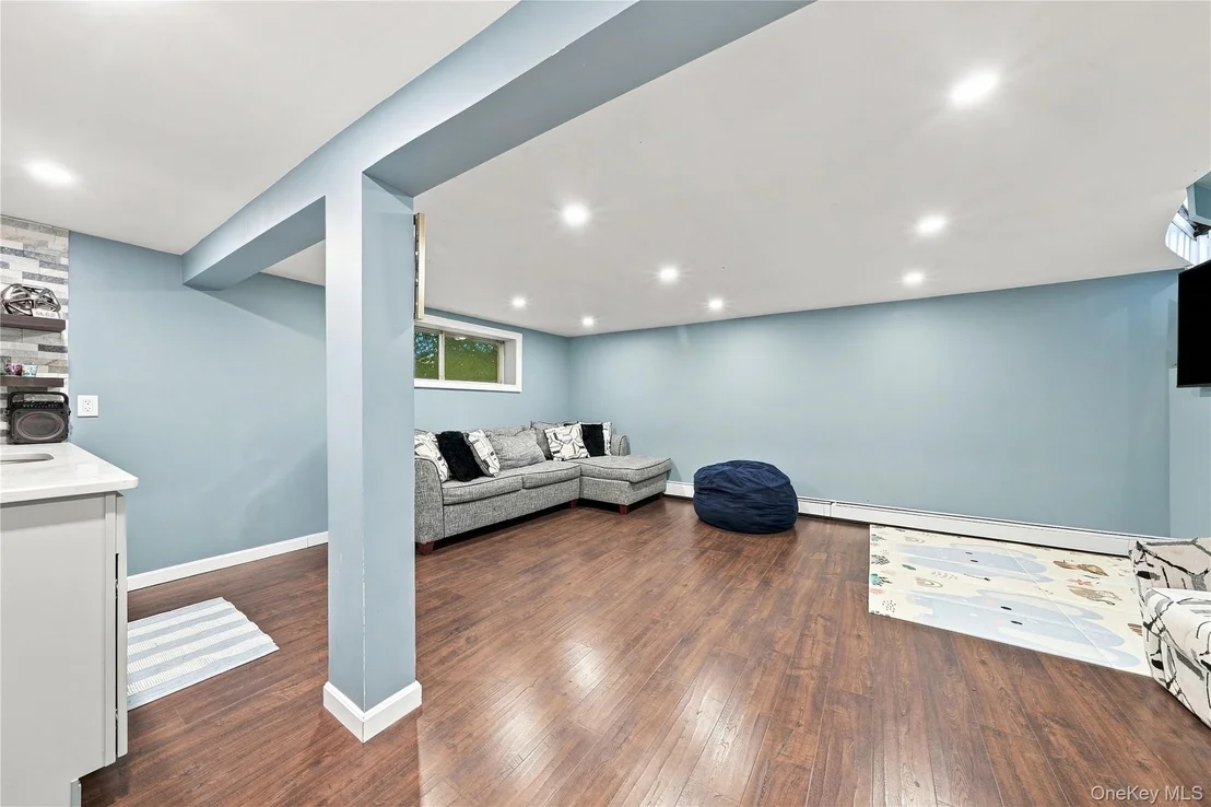 Photo of 614 Pine Lane
