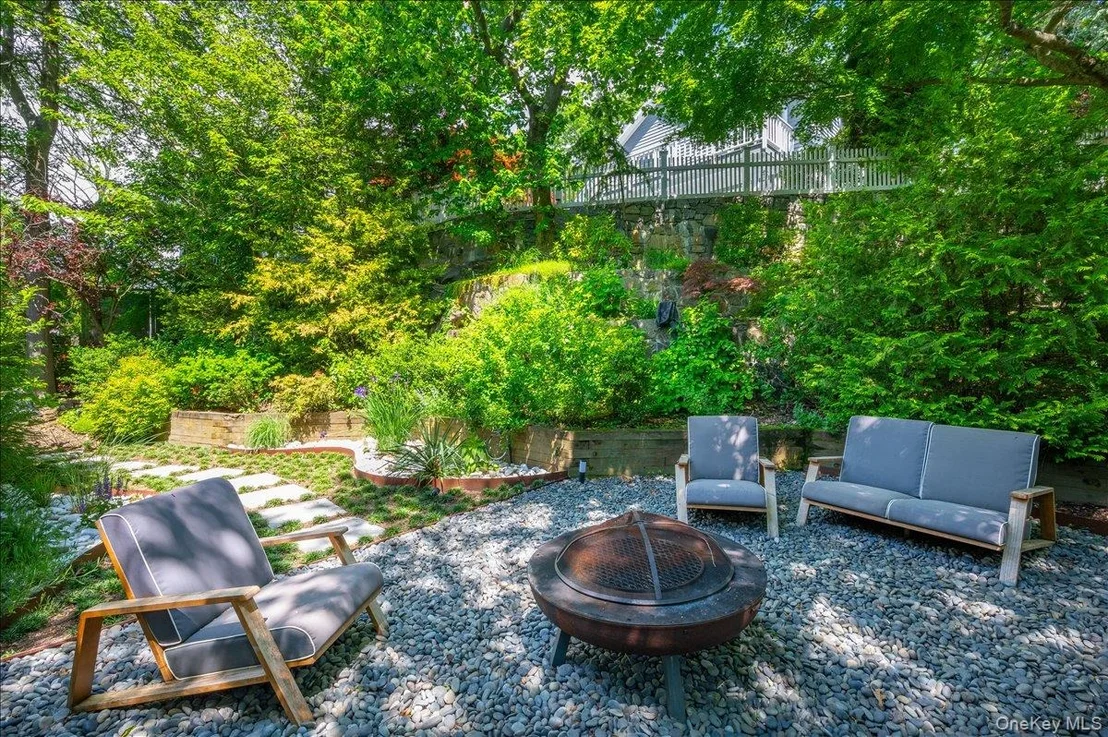 Photo of 80 Maple Avenue