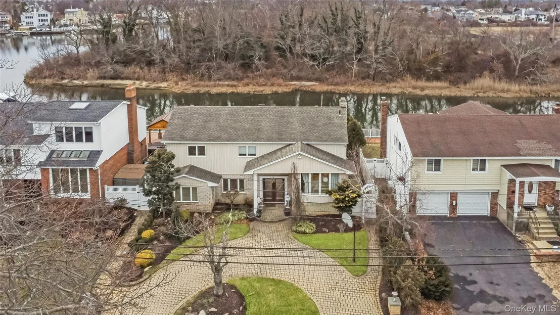 Photo of 2876 Shore Road