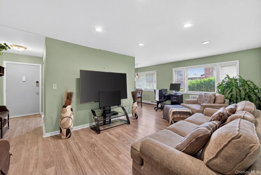 Photo of Unit 32A at 2453 Union  Blvd