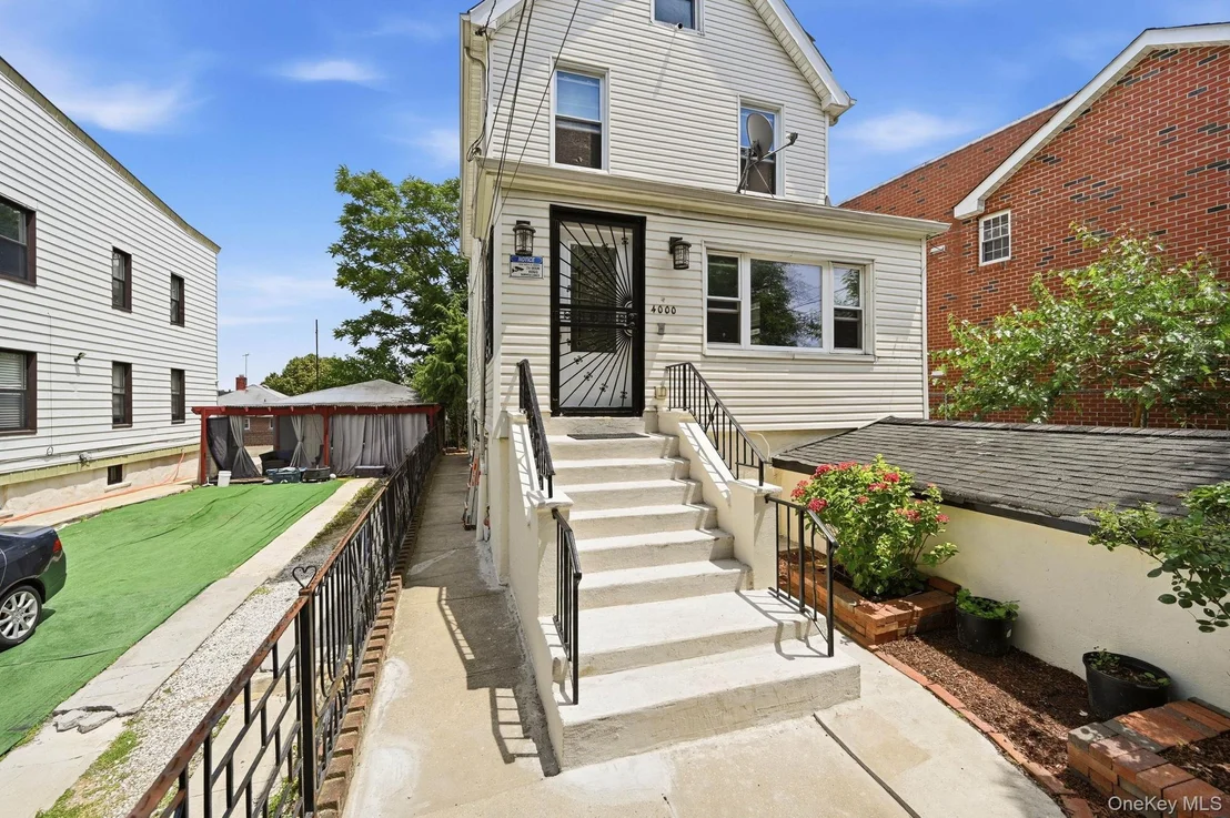 Photo of 4000 Pratt Avenue