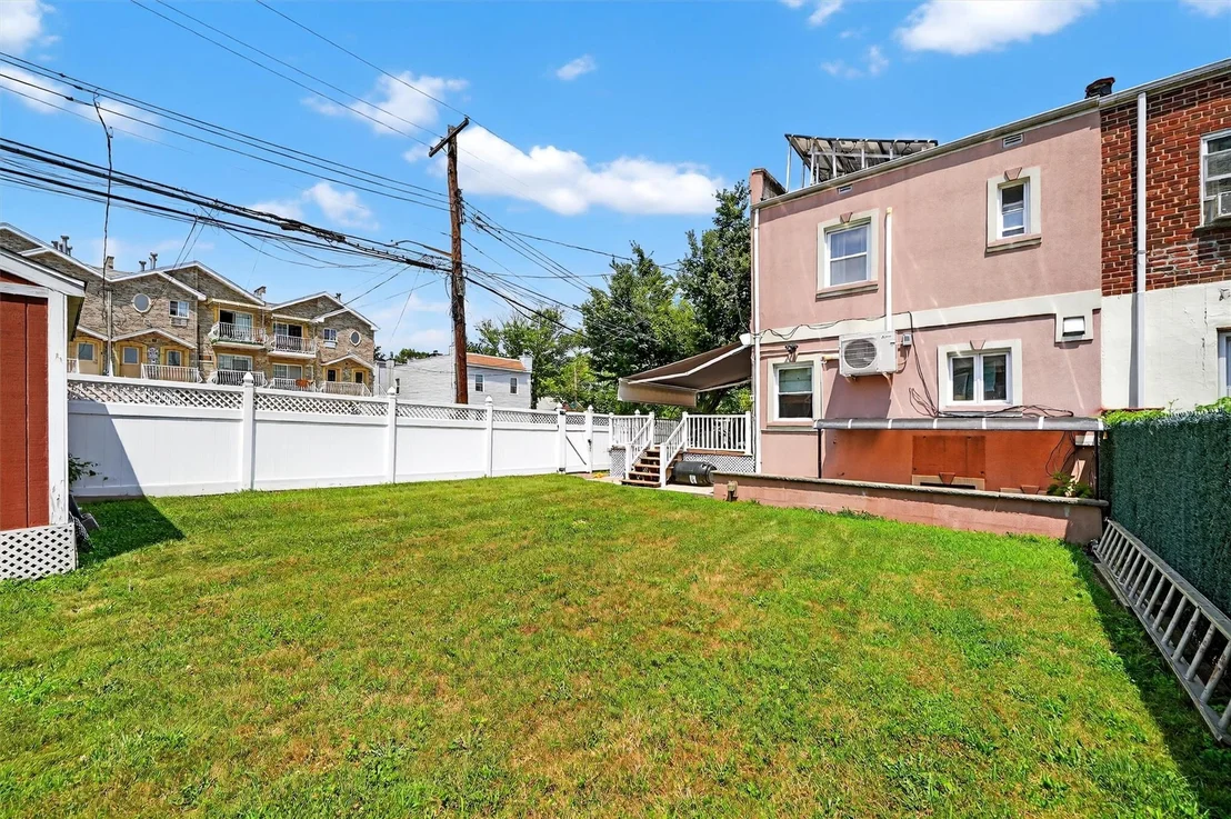 Photo of 767 Clarence Avenue