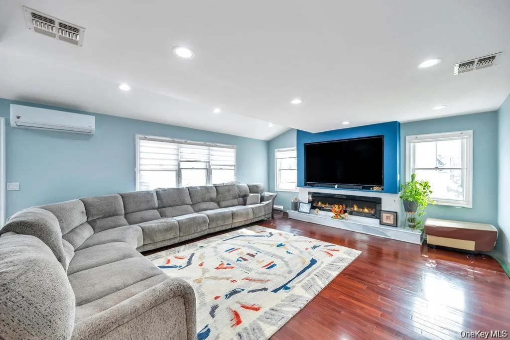 Photo of 6 Garden Circle