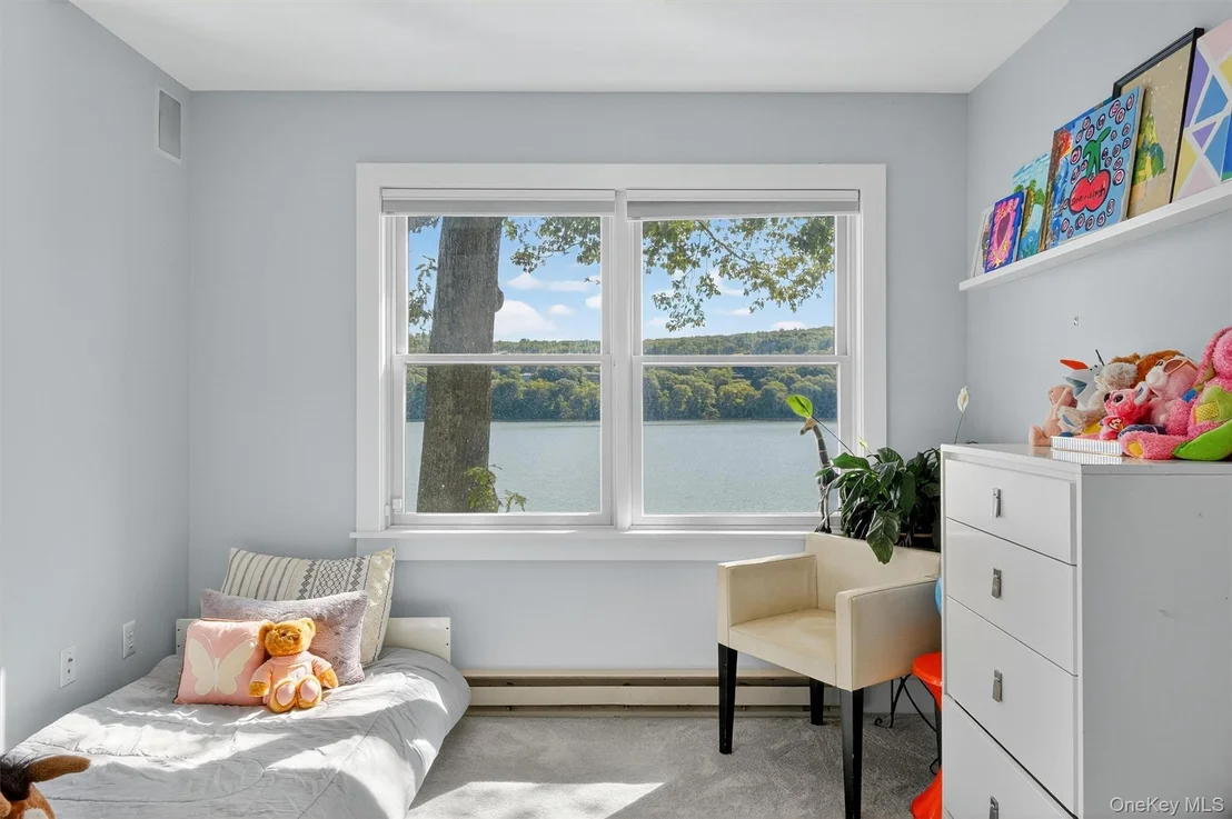 Photo of 60 LAKEVIEW DR