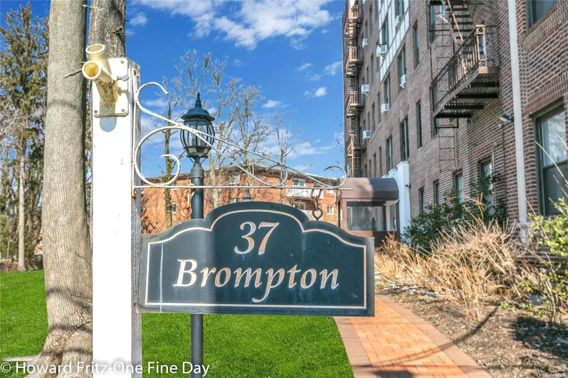 Photo of Unit 4C at 37 Brompton Rd.