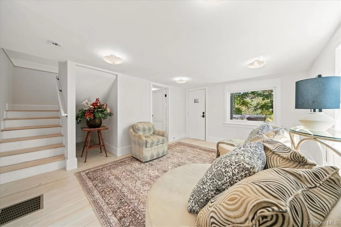 Photo of 2585 River Road
