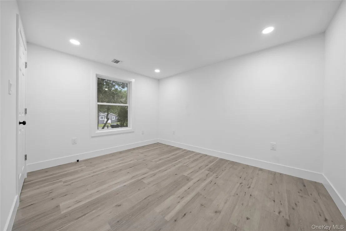 Photo of 72 Oak Avenue