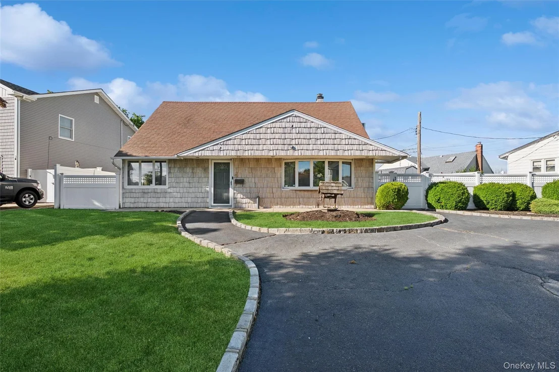 Photo of 4 Dennis Lane