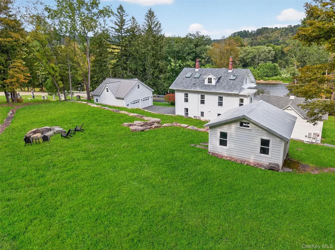 Photo of 1657 River Road