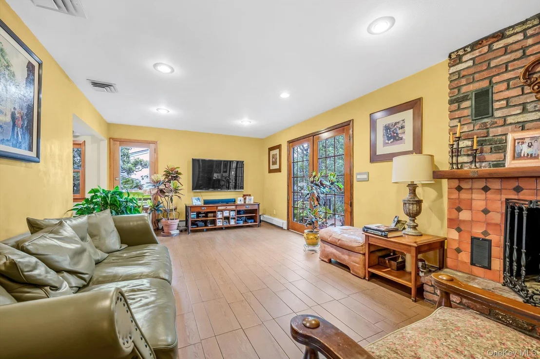 Photo of 740 Kearny Drive
