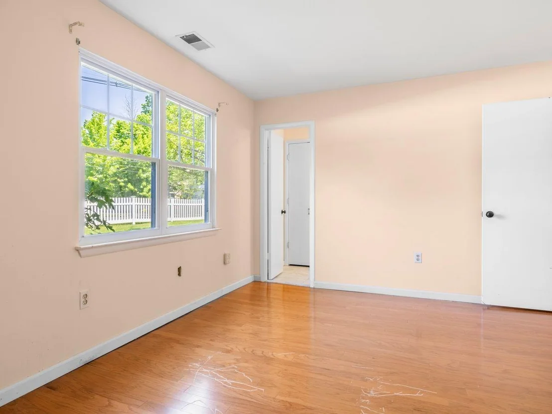 Photo of Unit B at 902 Commons Way
