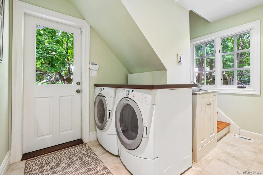 Photo of 90 Greenhaven Road