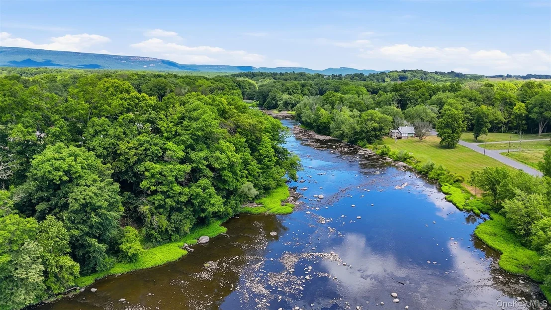 Photo of 122 River Road