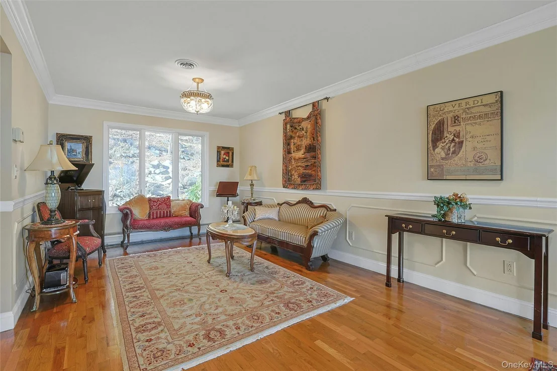 Photo of 235 S Boulevard