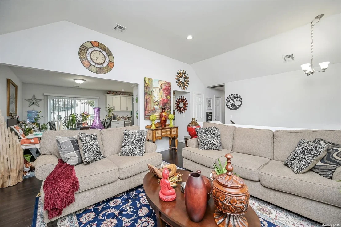 Photo of 182 Lynbrook Drive