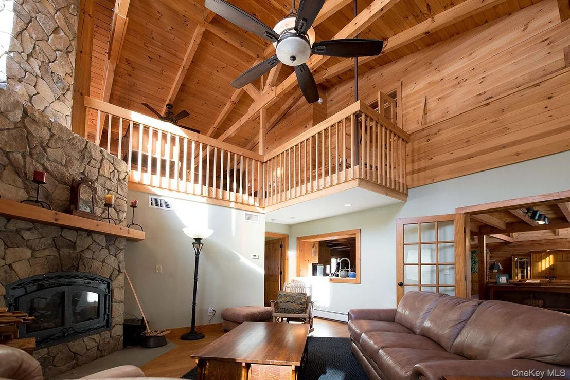 Photo of 1644 Lakes Road