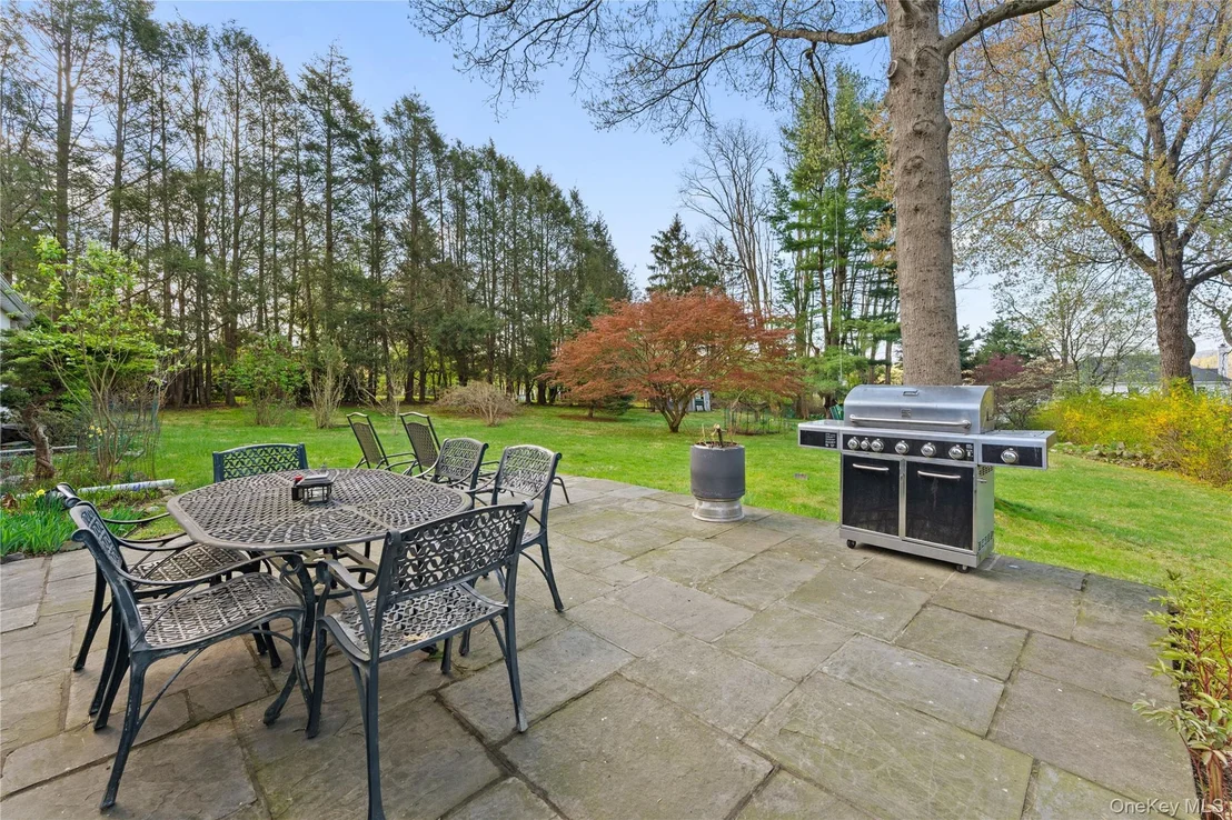 Photo of 8 Riverview Farm Road