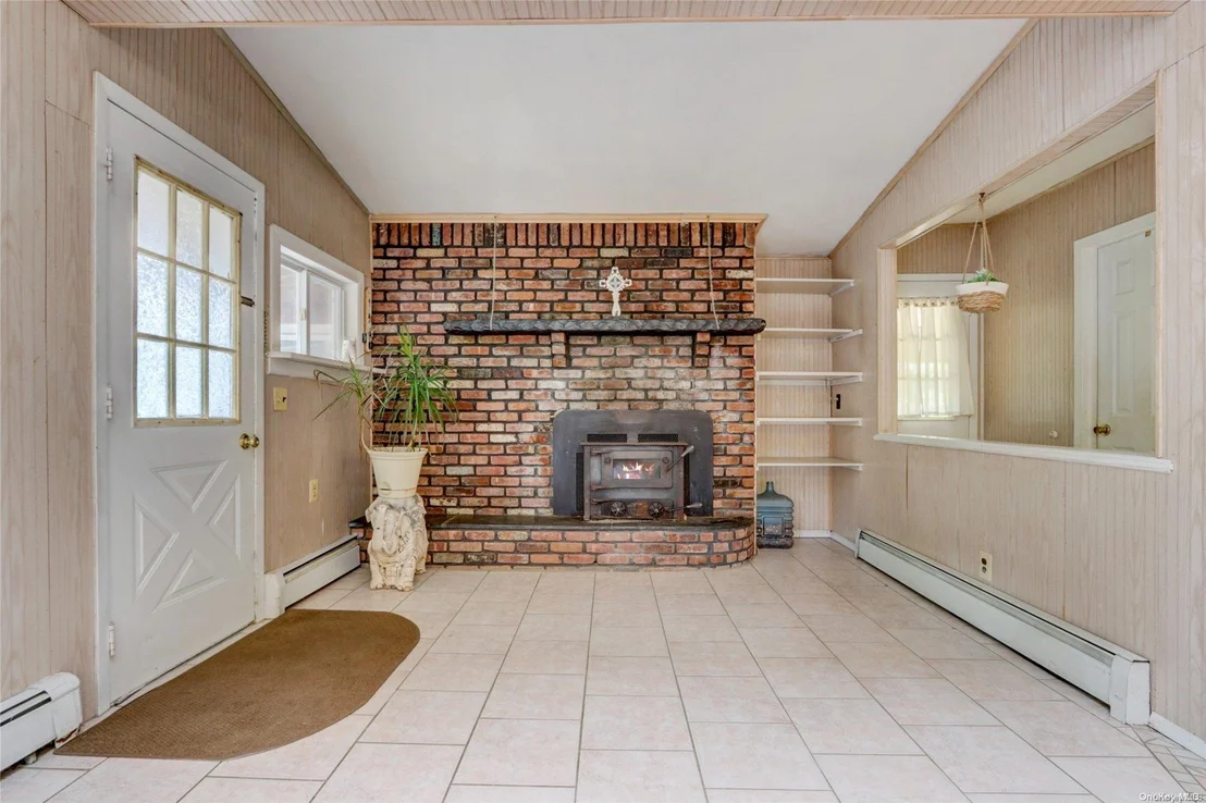 Photo of 83 Erlanger Boulevard