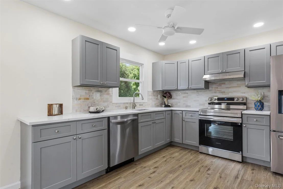 Photo of 91 Circle Drive W