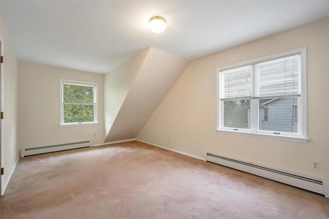 Photo of 7 Mailler Avenue