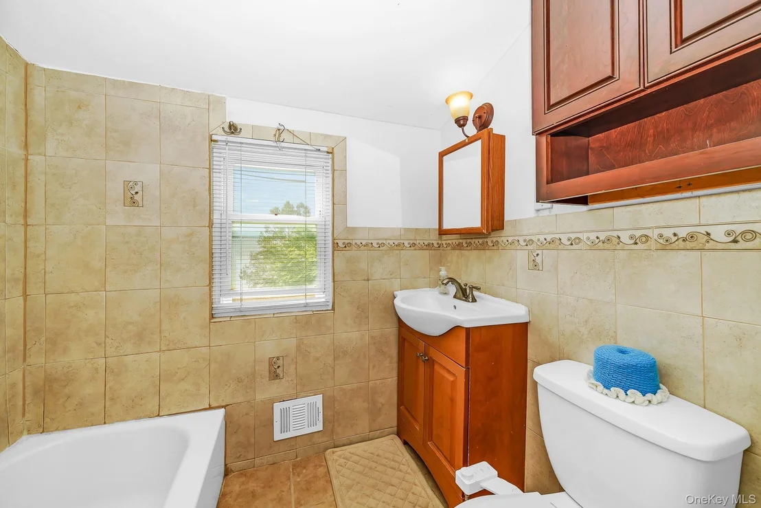 Photo of 214 Root Avenue