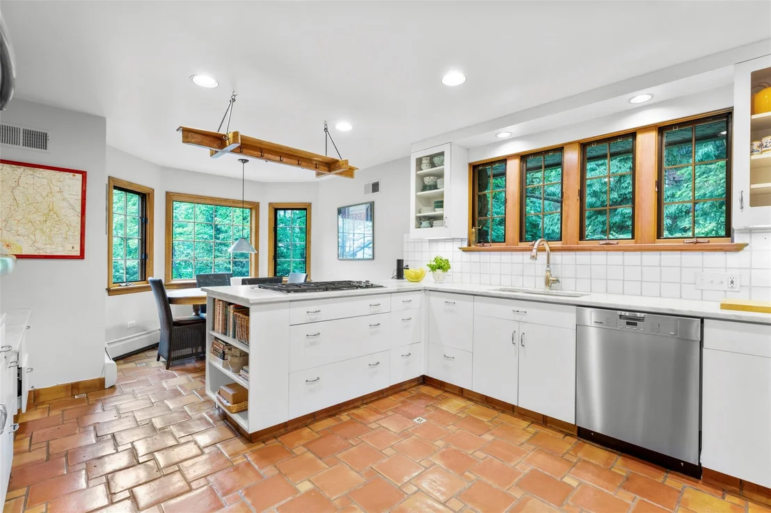 Photo of 27 Greenhaven Road