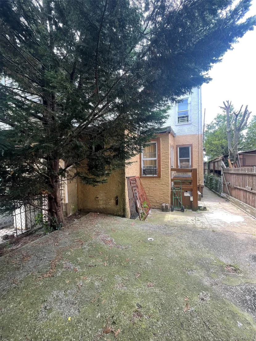Photo of 1011 Hemlock Street